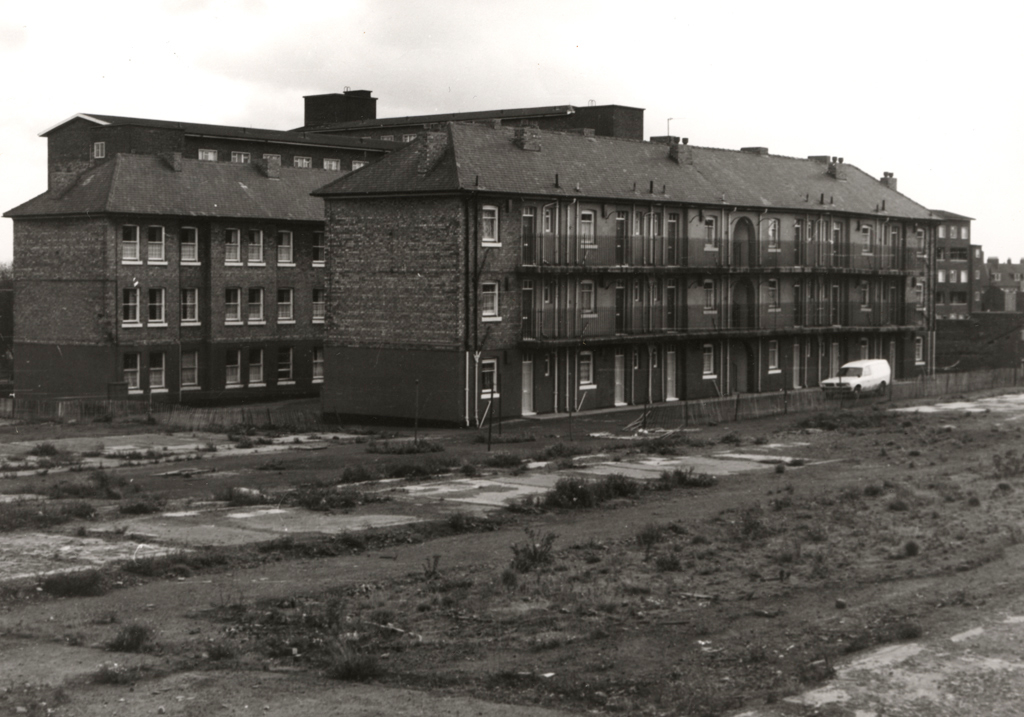 Sutton's Dwellings, Barrack Road, Fenham (unknown 1977, public domain) https://flic.kr/p/7dDx4E